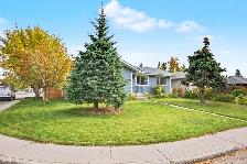 RECENTLY UPDATED BUNGALOW ON A HUGE CORNER LOT IN SOUTHVIEW - Photo 2