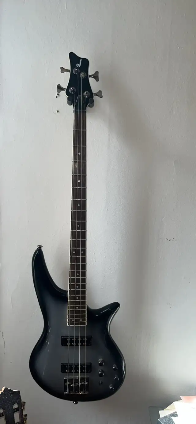 Jackson JS3 Spectra Bass Silverburst - Like New   La Bella RX