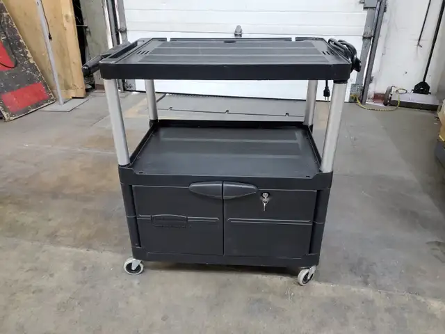 Rubbermaid Media Master Audio Visual Cart