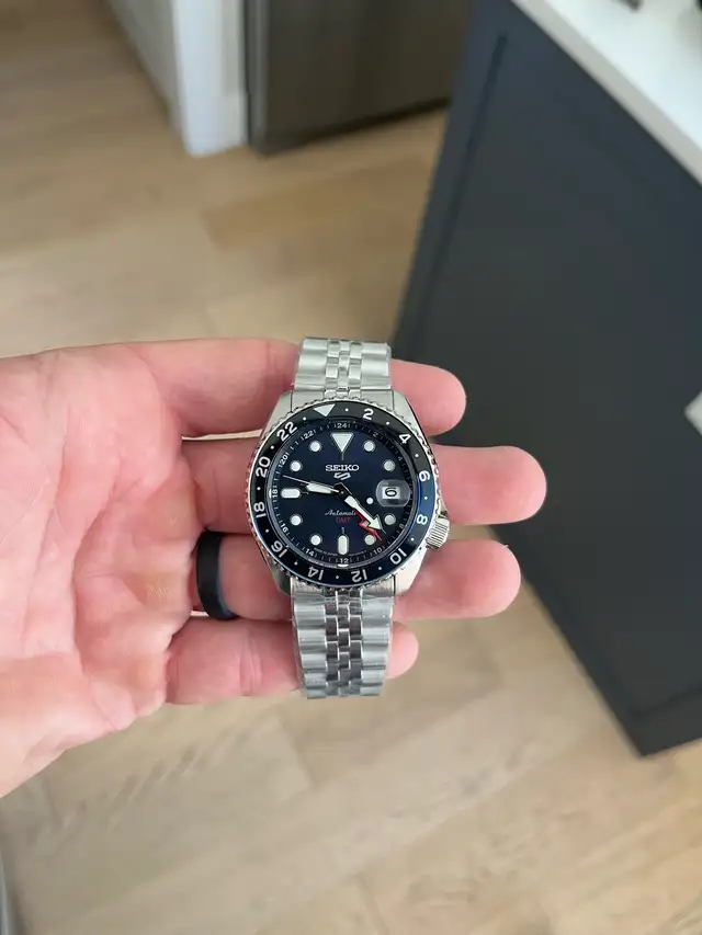 Seiko 5 GMT Batman