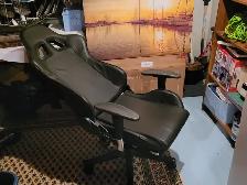 Office / Gaming Chair - Photo 5