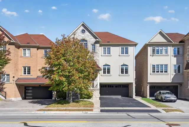 3000  sqft Detached Home in Woodland Hills, Newmarket