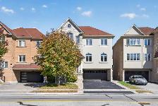 3000  sqft Detached Home in Woodland Hills, Newmarket