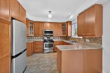 3000  sqft Detached Home in Woodland Hills, Newmarket - Photo 2