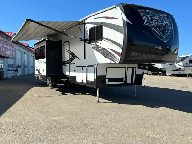 2011 Keystone Fuzion 305FZ, 12' GARAGE FULL BODY PAINT