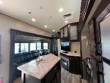 2011 Keystone Fuzion 305FZ, 12' GARAGE FULL BODY PAINT - Photo 27