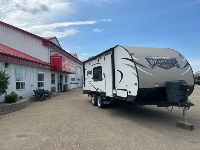 2016 Forest River Wildwood 201BHXL, BUNKS, MURPHY BED