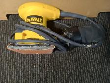 DeWalt Palm Sander - Photo 3