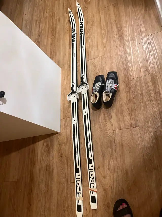 X country skis& shoes