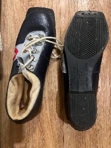 X country skis& shoes - Photo 2
