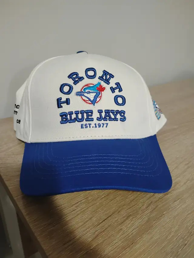 Blue Jays co-branded University of Toronto hat