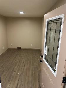 2400 ft.² shop and yard for rent on YellowHead  Snow - Photo 2