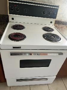 Kelvinator Electric Stove - Photo 2
