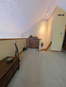 Fully furnished, shared loft w/en suite - Photo 6