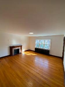 SPACIOUS 1 Bedroom | Jane Subway | All Inclusive $1,950 - Photo 6