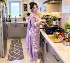 ‍ Female Cook Needed – Room & Food FREE | Age No Bar - Photo 2