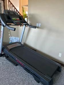 Treadmill - Photo 2