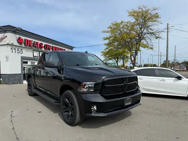 2022 Ram 1500 Classic Express 4x4 Crew Cab 5'7' Box