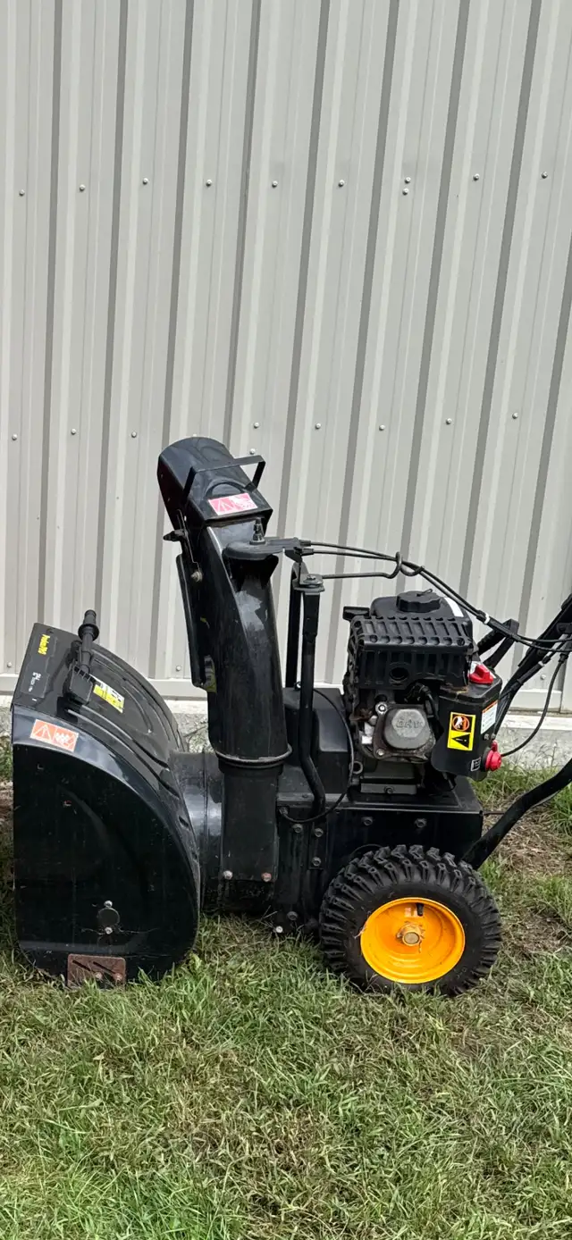 POULAN PRO 6.5hp 24' Snowblower Two Stage