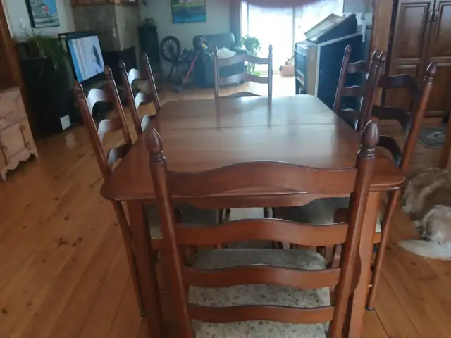 Maple dining room table