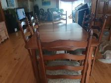 Maple dining room table