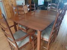 Maple dining room table - Photo 2