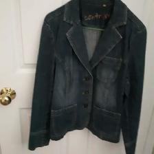 VESTE NEUVE EN DENIM CONTRASTE, GRANDEUR MEDIUM FEMME: $15.00