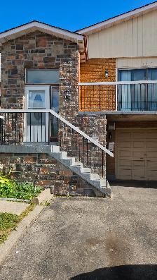 THREE BEDROOM HOME IN BRAMPTON, $2990.00 ALL INCLUSIVE
