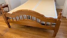 Queen bed and box spring - Photo 3