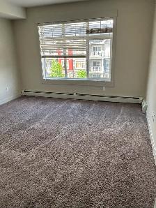 Top floor 2 bedroom 2 bathroom Skyview condo NE for rent - Photo 6
