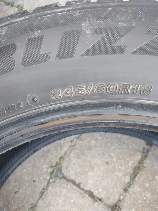 -4 pneus hiver Bridgestone Blizzak 245-60R18 excellent état