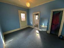 Bathurst-Dundas, private bathroom, large balcony