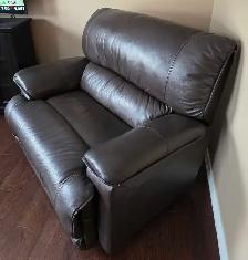 Lazy Boy 1 and 1/2 Recliner - Photo 2