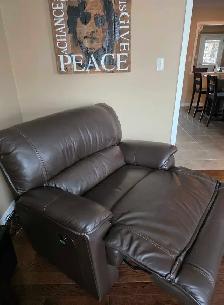 Lazy Boy 1 and 1/2 Recliner - Photo 3
