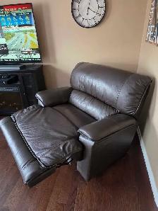 Lazy Boy 1 and 1/2 Recliner - Photo 4