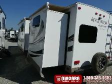 2016 FOREST RIVER ROCKWOOD SIGNATURE 83122SS Travel Trailer - Photo 3