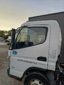 2013 Mitsubishi Fuso truck - Photo 2