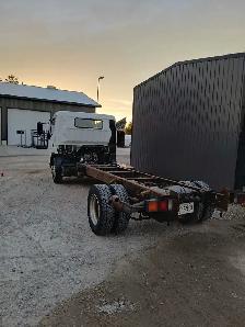 2013 Mitsubishi Fuso truck - Photo 3