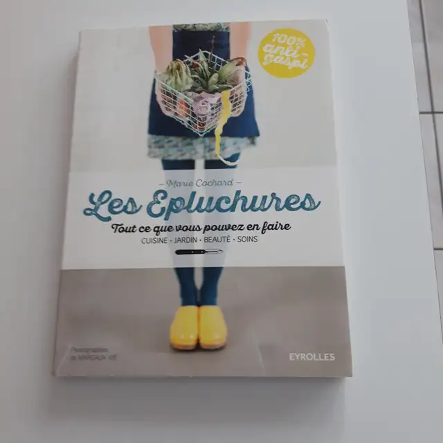 BON LIVRE NEUF DE MARIE COCHARD, LES ÉPLUCHURES, 143 PAGES $5.00