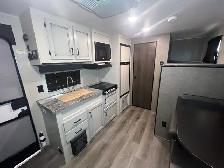 Lightweight Family Bunkhouse – Easy to Tow & Ready to Camp! ️ - Photo 9