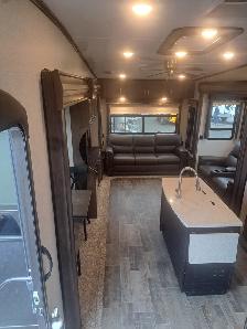 2019 Montana 344 RL - Photo 2