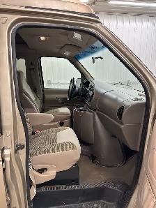 Wheel chair van - Photo 8