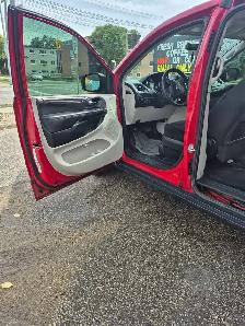 16  Rear Entry Dodge Grand Caravan Wheelchair Accessible Van - Photo 9