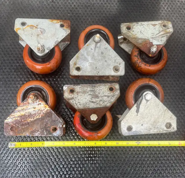 3.5" rubber casters