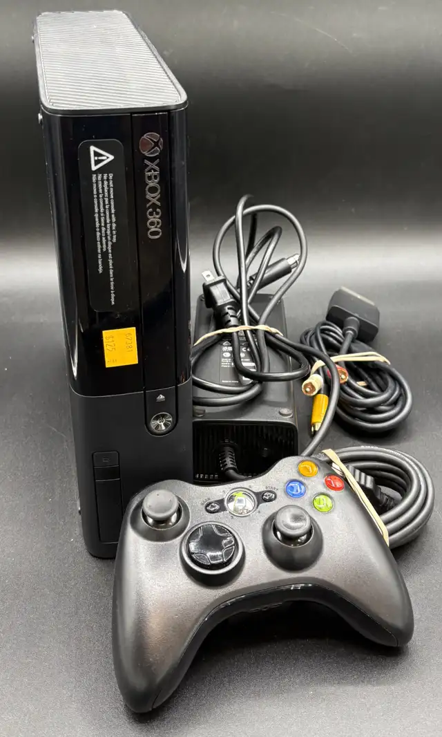 250gb Xbox 360 E Complete with Wireless Controller / Model: 1538