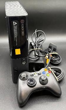 250gb Xbox 360 E Complete with Wireless Controller / Model: 1538