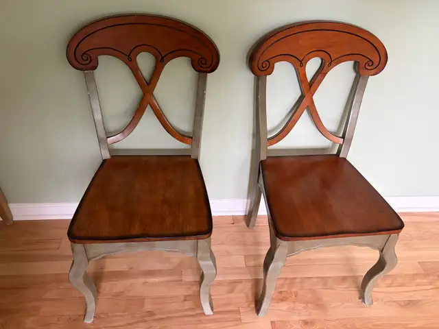 Ensemble de chaises en bois franc (2x)