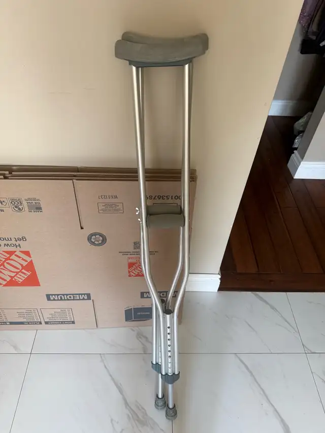 Adjustable Aluminum Crutches