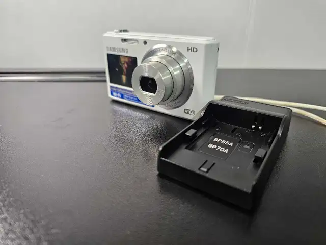 Samsung DV150F Digital Camera
