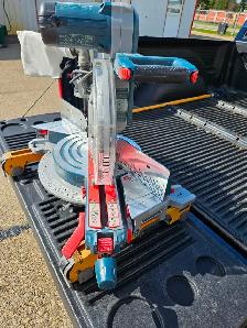 Bosch Miter Saw, 12 in. Dual Bevel Glide, Like new. $ 500 - Photo 3